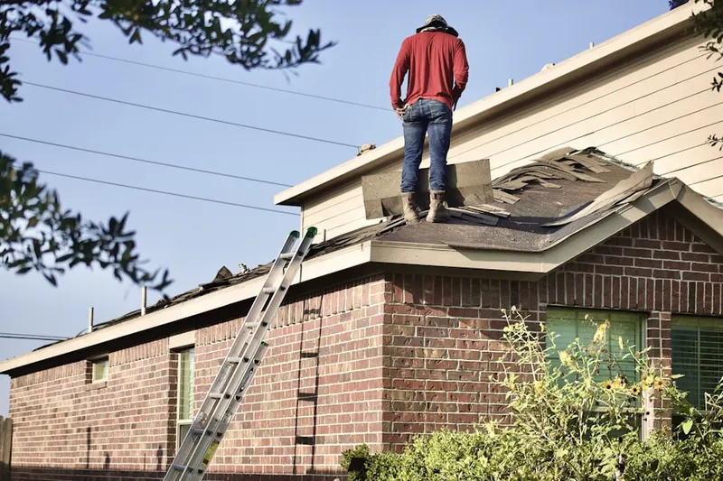 Professional roofer working on a residential roof in Brentwood-Darlington